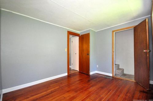 184 St, Windsor CT 06095-2412 exterior