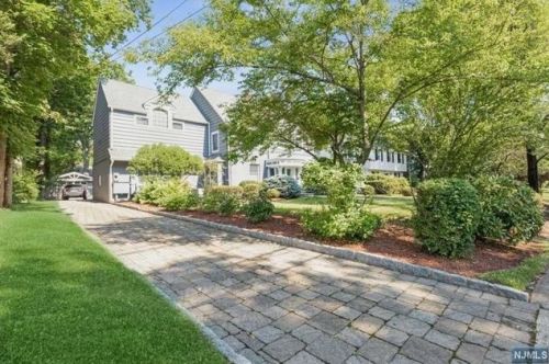 1340 Sussex Rd, Teaneck NJ  07666-2809 exterior