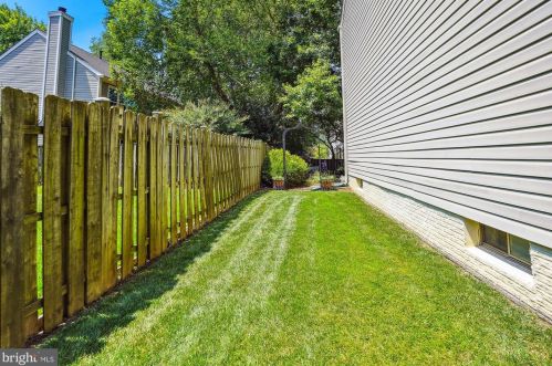 803 Catoctin Cir, Leesburg VA 20176-4951 exterior