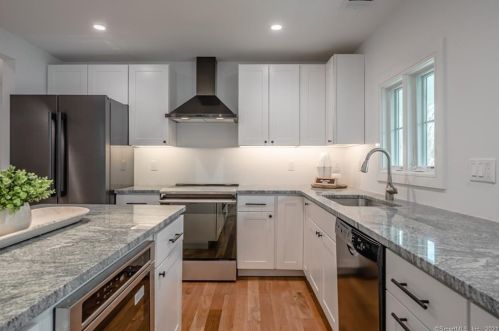 367 Chestnut Hl Rd, Wilton CT 06897-3504 exterior