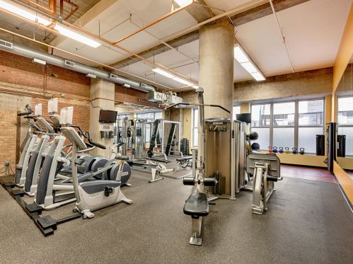 360 Illinois St, Chicago IL 60654-3658 exterior