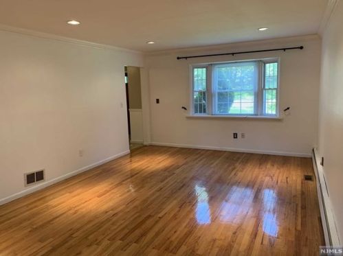 112 Knickerbocker Rd, Demarest NJ  07627-1026 exterior