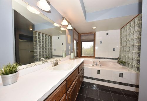 6945 Tesch Ave, Milwaukee WI 53220-2417 exterior