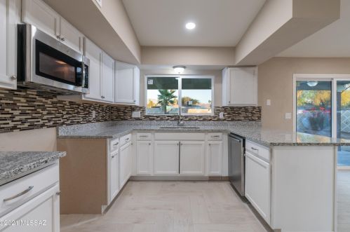 7930 Oldfather Dr, Tucson AZ 85741-1623 exterior