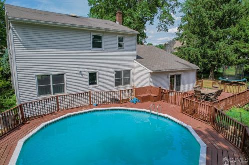 35 Sandalwood Dr, Edison NJ 08820-1249 exterior