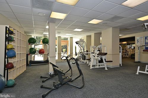 7458 Gadsby Sq, Alexandria VA 22315-5288 exterior