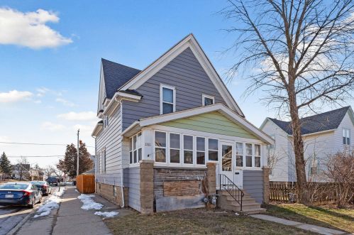 1702 71st St, Milwaukee, WI 53214-4833