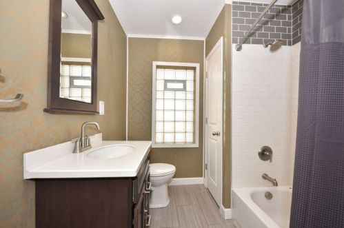 480 49th St, Milwaukee WI  53208-3664 exterior