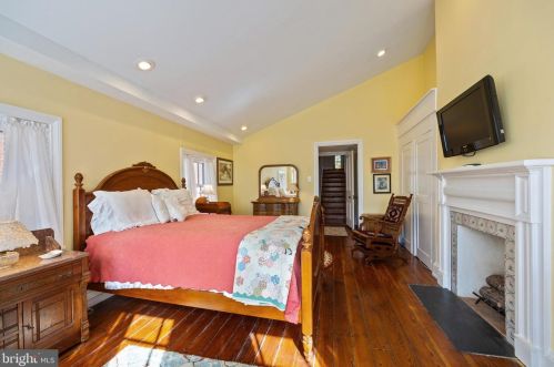 1016 Clinton St, Philadelphia PA 19107-6017 exterior