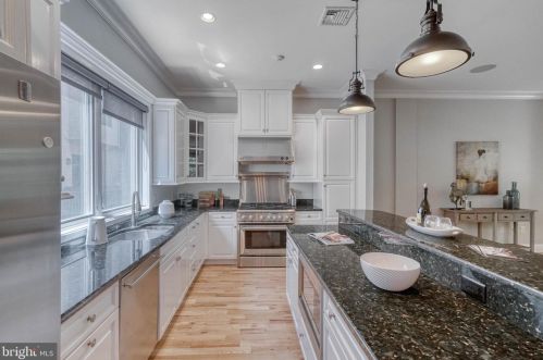 2518 Delancey St, Philadelphia PA 19103-6409 exterior