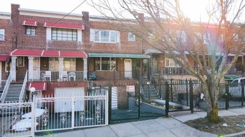 1040 215th St, Bronx, NY 10469-1307