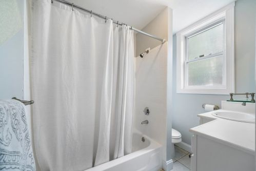 20 Un St, Taunton MA 02780-3313 exterior