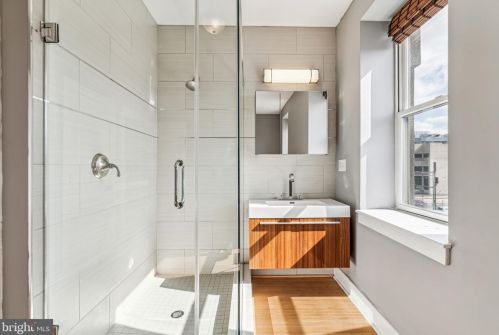 3146 Broad St, Philadelphia PA 19147-4919 exterior