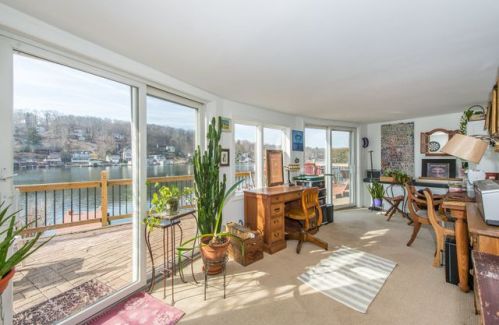 84 Ithanell Rd, Hopatcong NJ  07843-1813 exterior