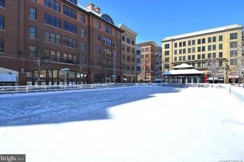 218 Forest Ave, Rockville MD 20850-1820 exterior