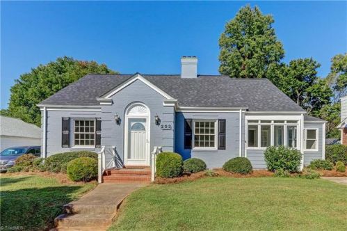 203 Avondale Dr, Greensboro, NC 27403-1045