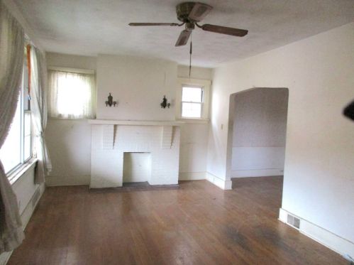 1819 Ridge Ave, Moon Twp, PA 15108-2127