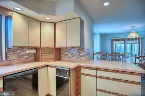 409 Dart Dr, Hanover PA 17331-1327 exterior