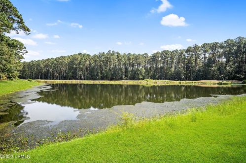 165 Pinecrest Dr, Bluffton SC 29910-7803 exterior