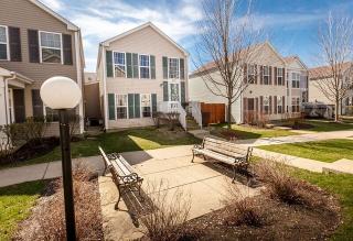 772 4 Seasons Blvd, Aurora IL  60504-4275 exterior