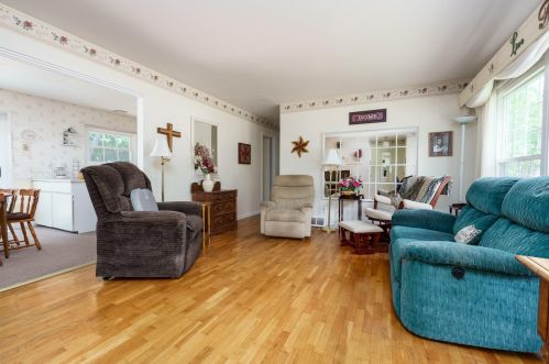 6828 Bluegrass St, Kalamazoo, MI 49024-3369