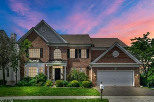 15 Commanders Ct, Paterson, NJ 07512-2197