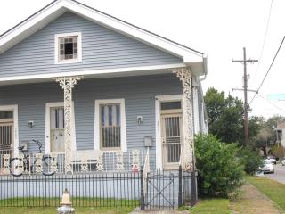 3501 Annunciation St, New Orleans LA  70115-1304 exterior