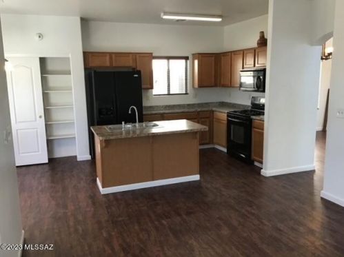 7916 Baja Stone Ave, Tucson AZ  85756-8477 exterior