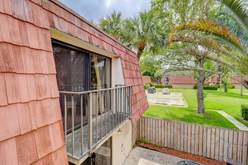 311 Live Oak Ln, Boynton Beach FL 33436-7107 exterior