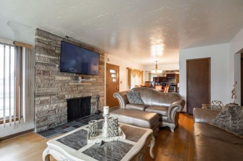 8131 Nash St, Milwaukee, WI 53222-2940