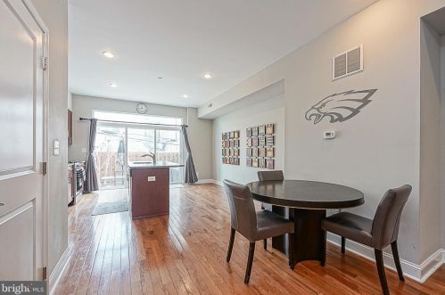 1717 Manton St, Philadelphia PA  19146-3017 exterior