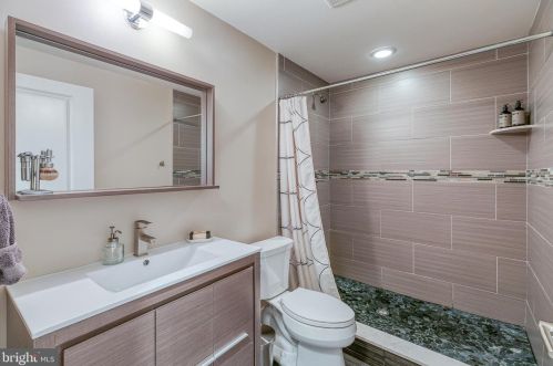 2315 Ellsworth St, Philadelphia PA 19146-2419 exterior