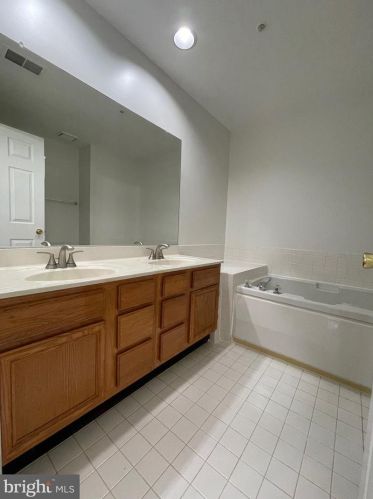 12033 Saw Ml Ct, Silver Spring MD 20902-1881 exterior