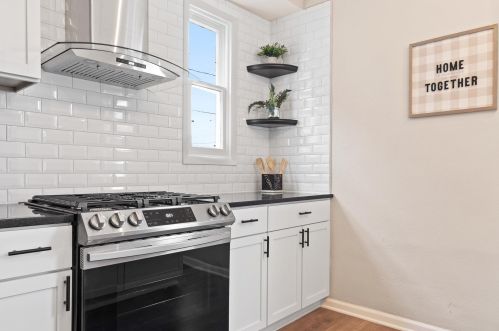 2812 8th St, Milwaukee WI 53215-3933 exterior