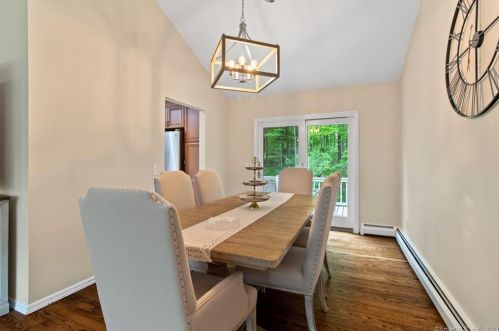 100 Haviland Rd, Ridgefield CT  06877-2821 exterior