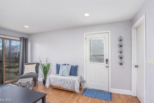 3240 Homecrest Ave, Wyoming MI exterior