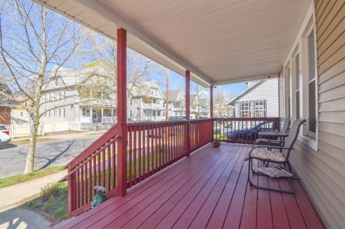 75 Rochelle St, Springfield, MA 01109-3222