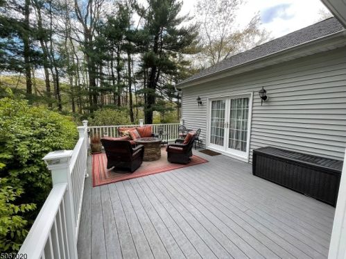 16 Chestnut Hill Dr, Parsippany NJ 07834-2005 exterior