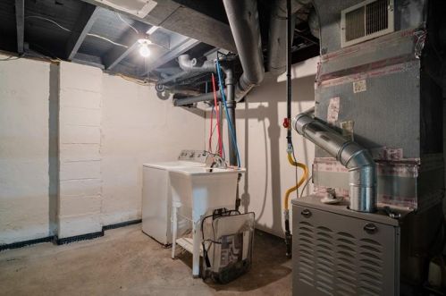 712 Southern Ave, Pittsburgh PA 15235-4166 exterior