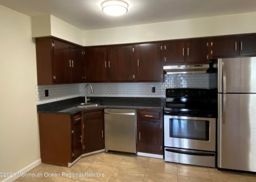 1503 Silver Ct, Trenton NJ  08690-3527 exterior