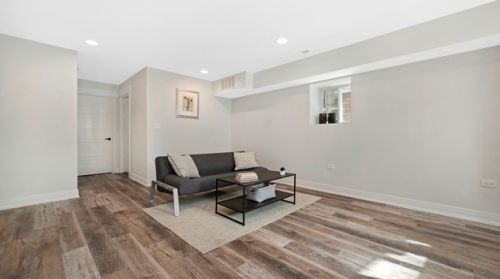 1837 Mozart St, Chicago IL 60647-5111 exterior