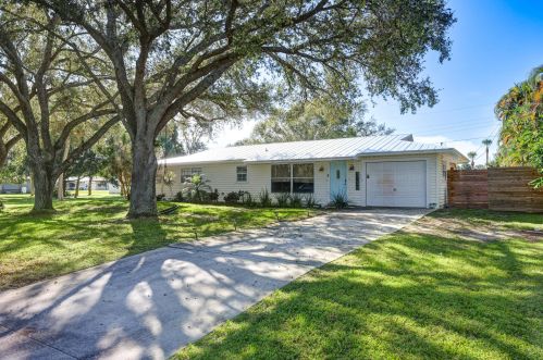 7507 Pacific Ave, Fort Pierce, FL 34951-2714