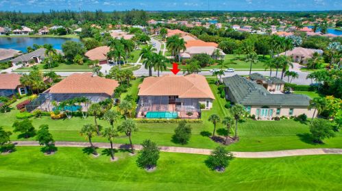 8048 Desmond Dr, Boynton Beach FL 33472-5013 exterior