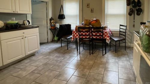 25 Clinton St, Manchester CT  06040-6129 exterior