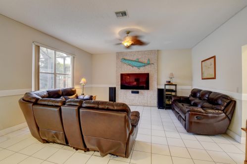 5745 Descartes Cir, Boynton Beach FL 33472-2430 exterior