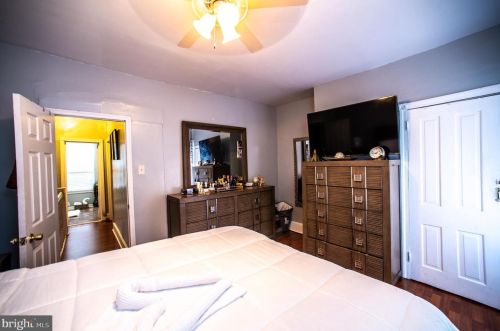 4521 Hicks St, Philadelphia PA 19146-4820 exterior