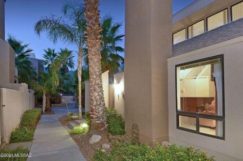 5675 Camino Esplendora, Tucson AZ  85718-4501 exterior