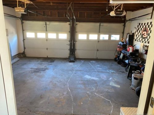 43 Raffia Rd, Enfield CT 06082-5159 exterior