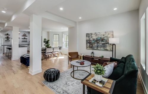 2830 Barry Ave, Chicago IL  60618-7016 exterior