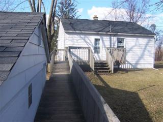 206 Steadfield St, Commerce Township, MI 48382-3062